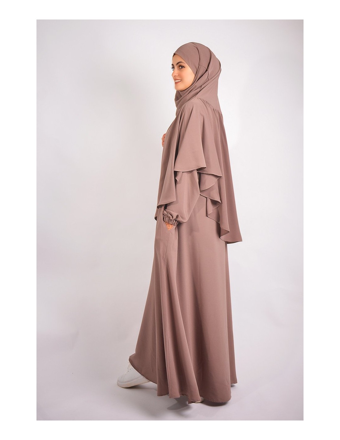 PARAGUAS ABAYA + KHIMAR CON EL CEÑO FRUNCIDO