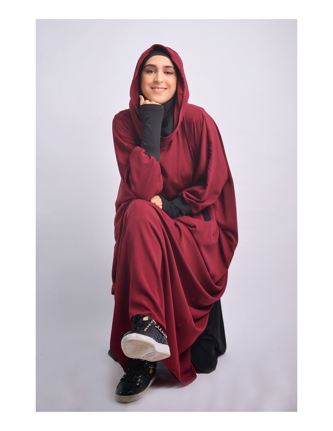 Abaya Young integró el hiyab y la capucha