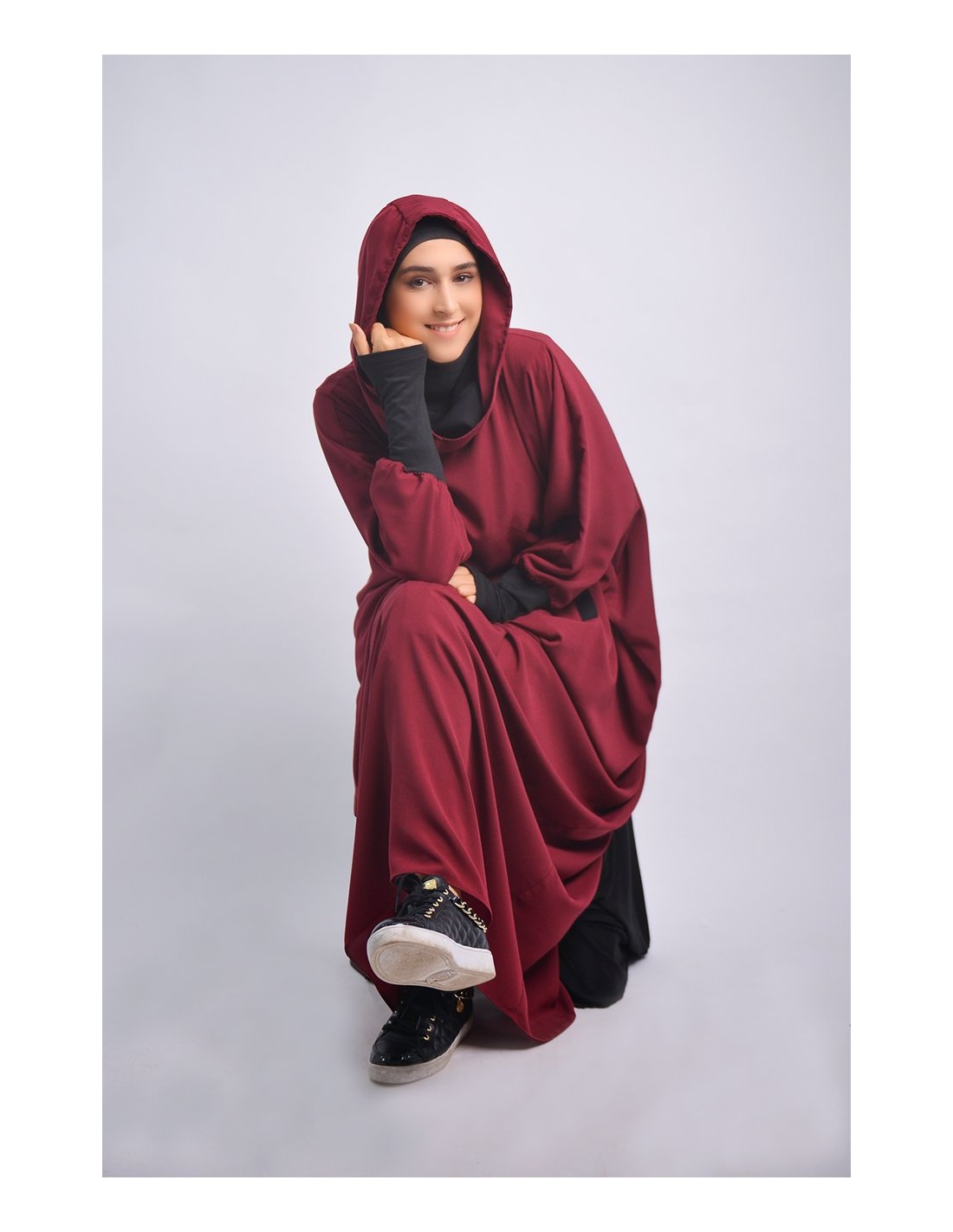 Abaya Young integró el hiyab y la capucha