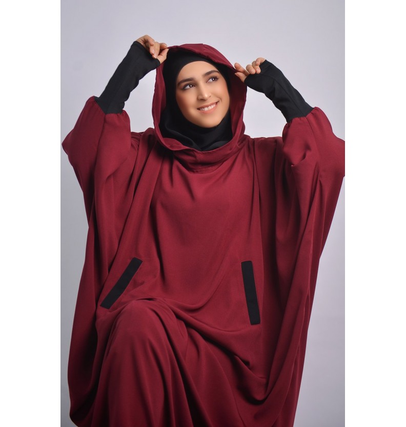 Abaya Young integró el hiyab y la capucha
