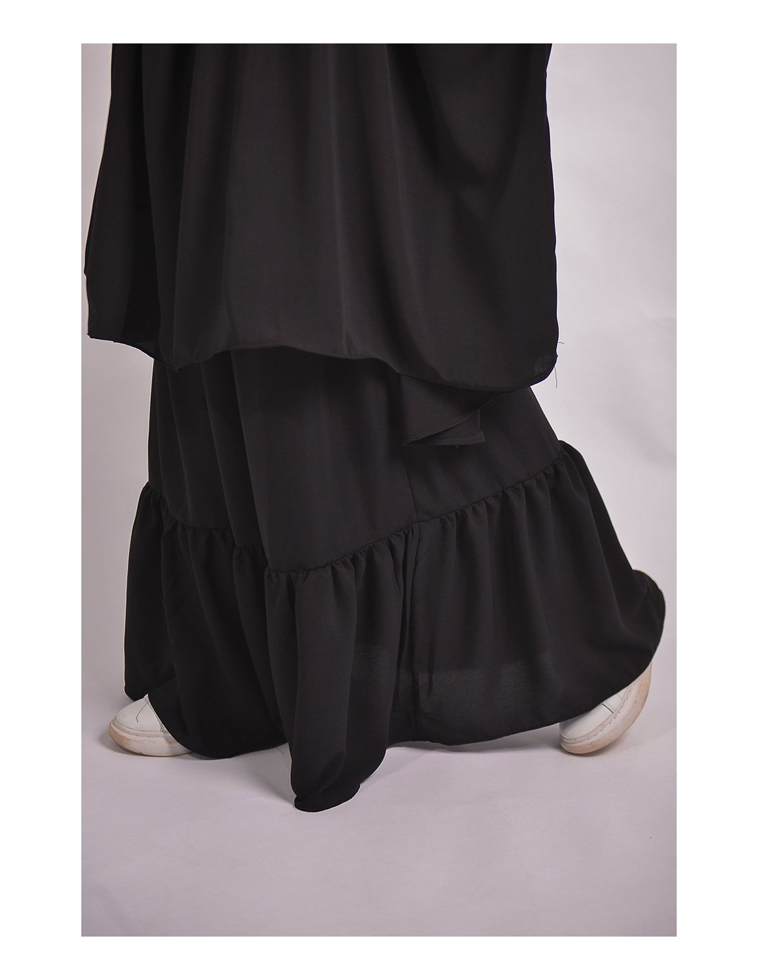 Jilbab al baida with frowns